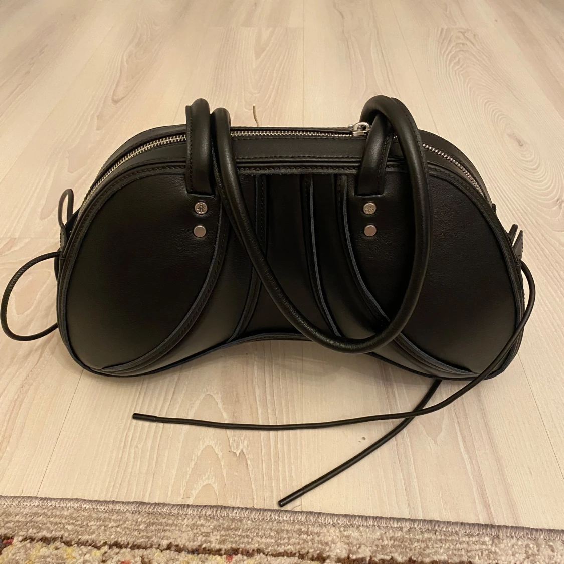 Svart handväska från Adidas x AVAVAV - 1