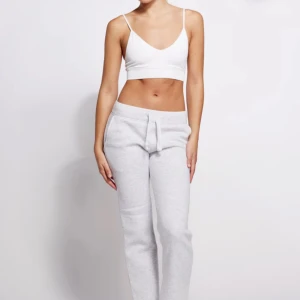 Mjukisbyxor (russemerch) - Säljer min russemerch byxor då jag beställde i en för stor storlek. Byxorna är nästan aldrig använda och i nyttskick, skriv till mig privat om ni vill ha bilder på byxorna.