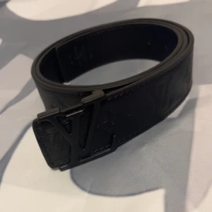 Svart bälte - Säljer ett svart bälte