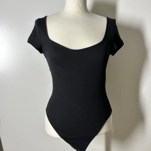 Body h&m  - Superfin body från h&m i storlek s. Inga defekter. Köp sker via köp nu, jag postar inom 24h. Kvar tills markerad såld 