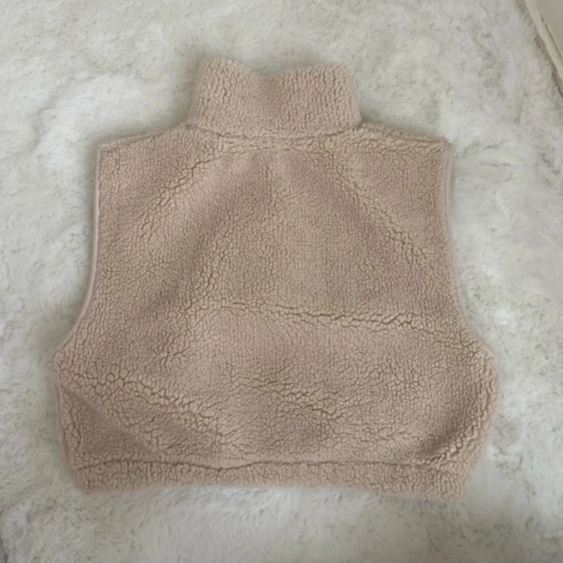 Beige teddyväst från NLY Trend - 2