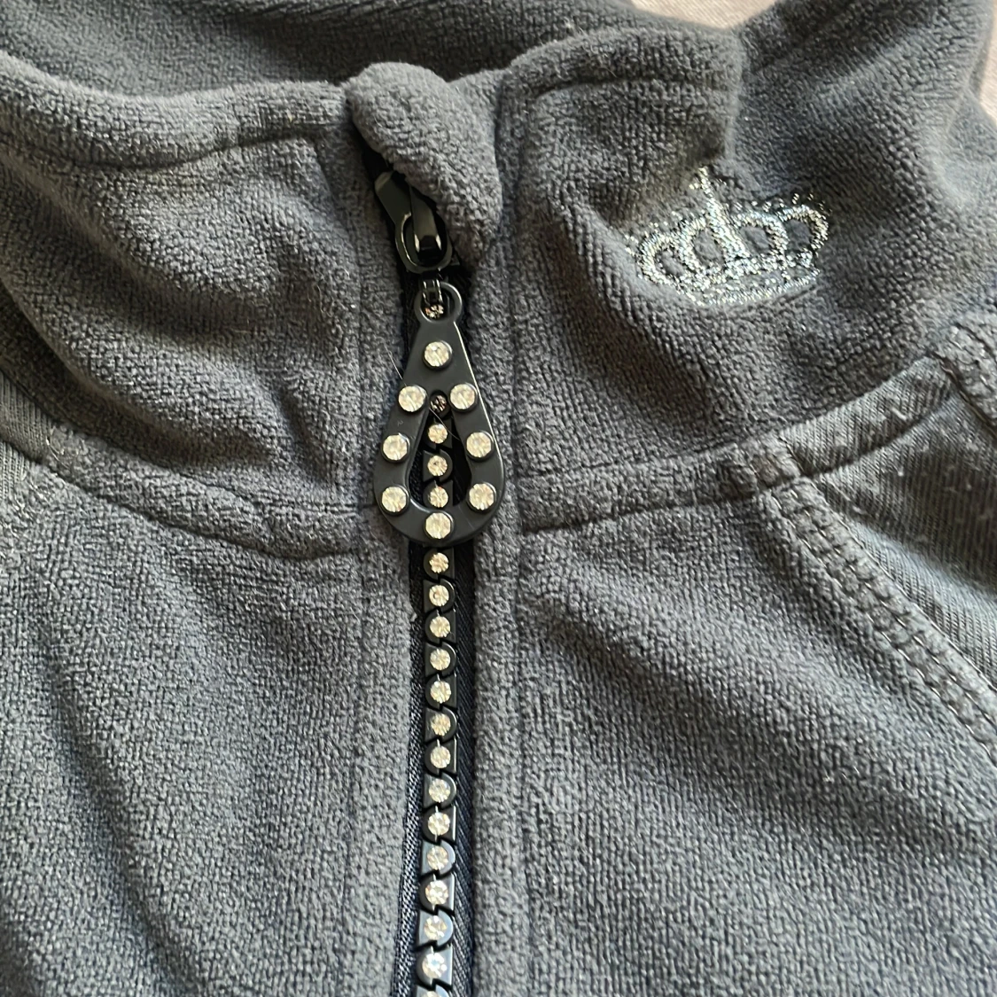 Grå fleece-tröja med dragkedja från Kingsland - 1