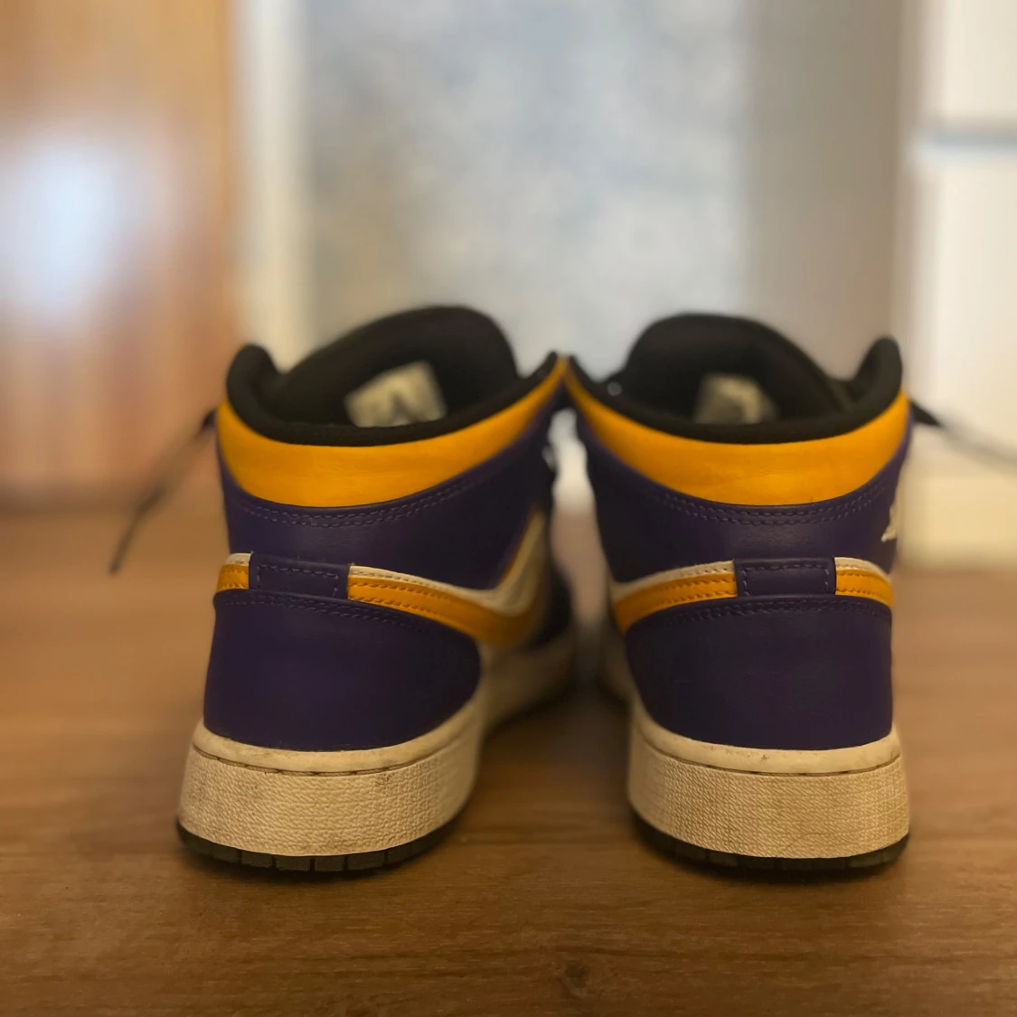 Jordan 1 lakers - 3