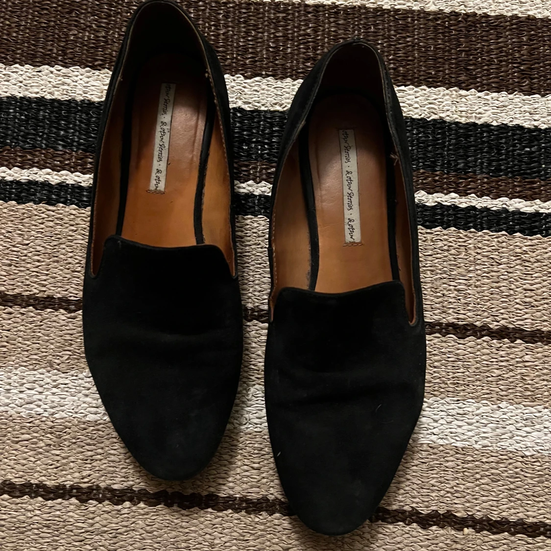 Svarta mockaloafers från & other stories  - 1