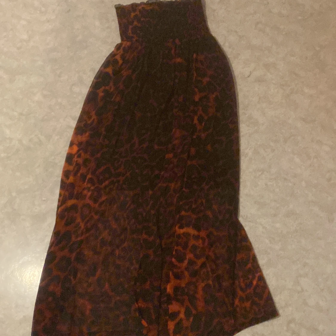 Leopardmönstrad långkjol med resårmidja