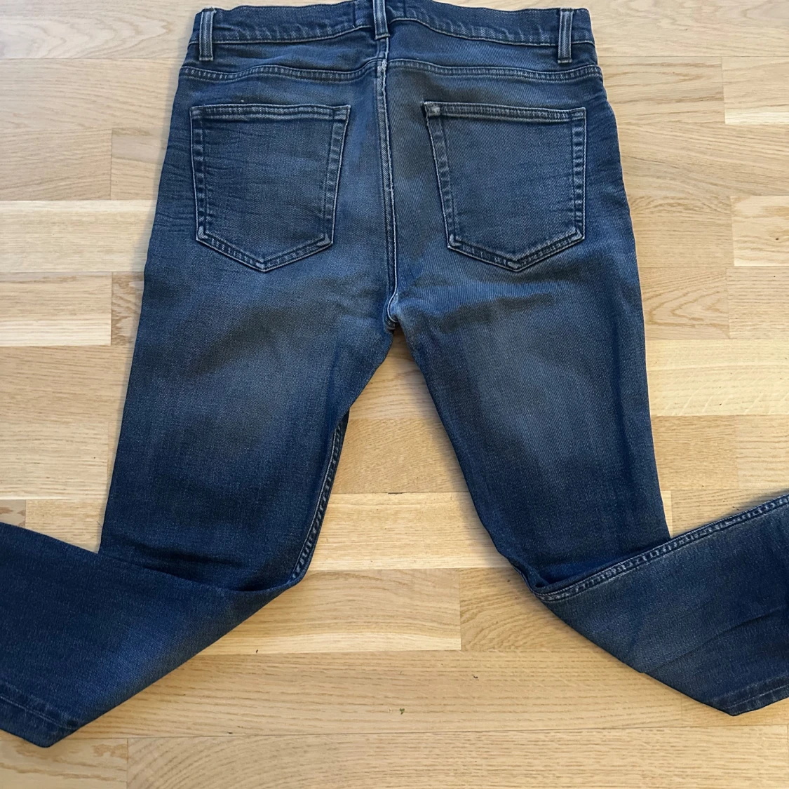 Mörkblå jeansbyxor från Acne Studios - 1