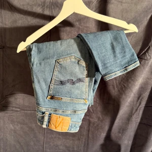 Nudie jeans  - Tjena! Säljer nu dessa Nudie jeansen i strl w29! Det är i ett bra skick 7/10! Om ni undrar något är det bara att höra av sig!😀