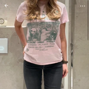 Cool tshirt   - Vintage tshirt som jag tyvärr inte får användning för, så fin!!!! ❣️❣️