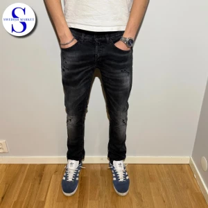 Dondup George - - Dondup George — Storlek 31 — 9,5/10 - Bra skick utan skavanker — Inkluderat - Jeans — Retail 4000kr — Modellen är - 180cm, 65kg -