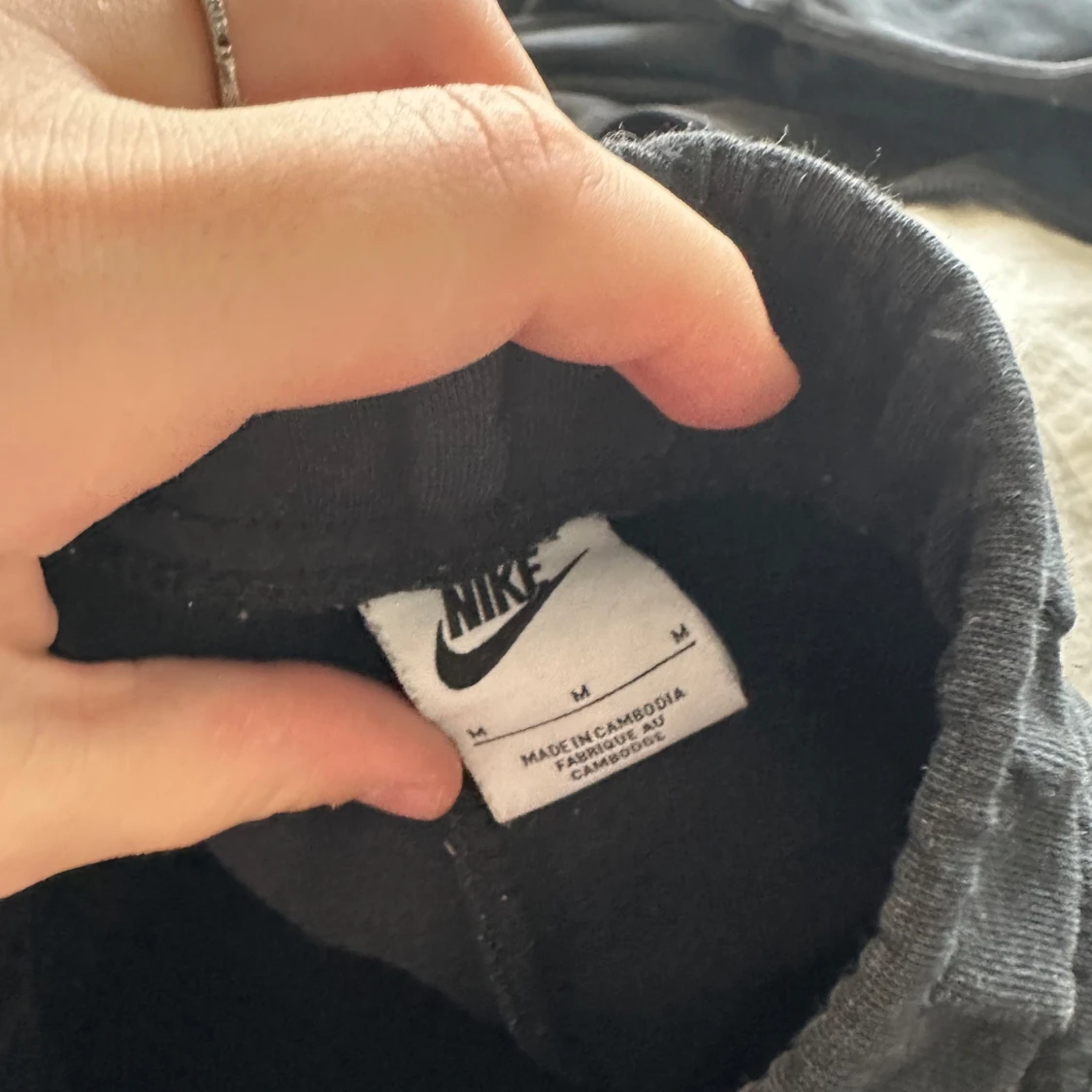 Svart zip-hoodie och sweatpants från Nike - 3