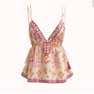 Mönstrad linnetopp med broderi och knyt - Toppen var för liten för mig och har prislappen kvar💗 Postar samma dag! 