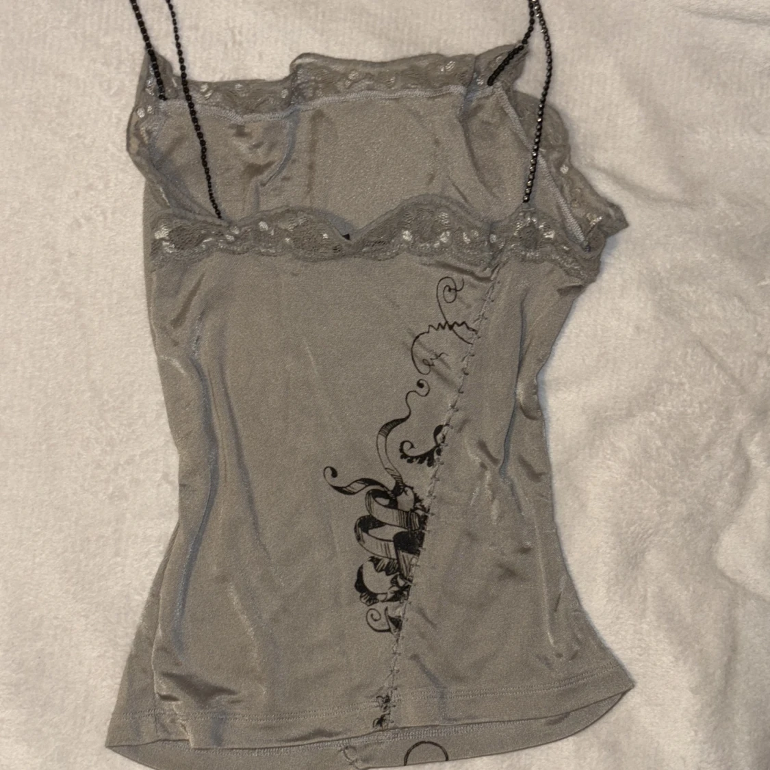 Grå linnetopp med spets och tryck - 2