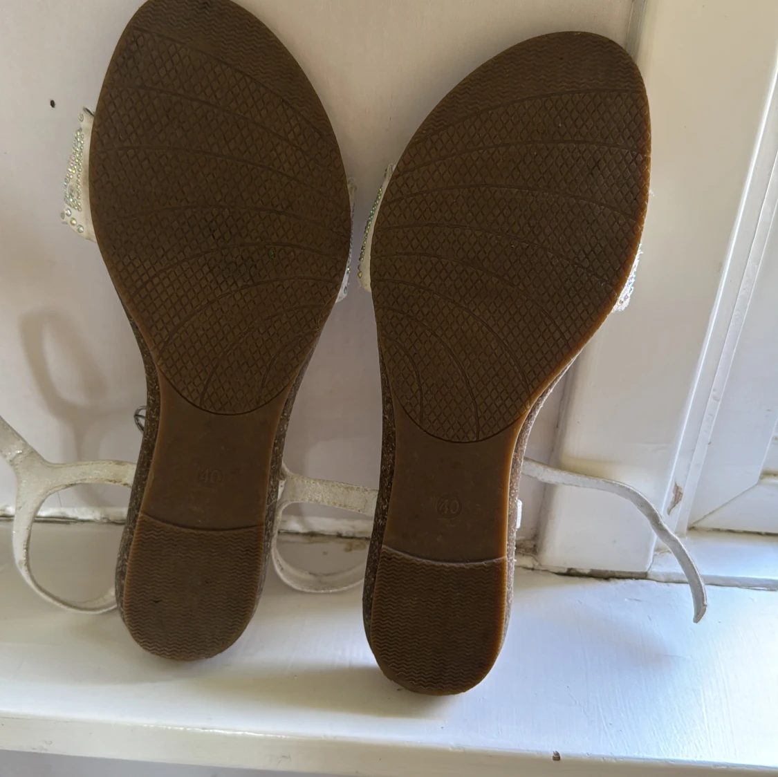 Vita sandaler med glittrig spets från Graceland - 1