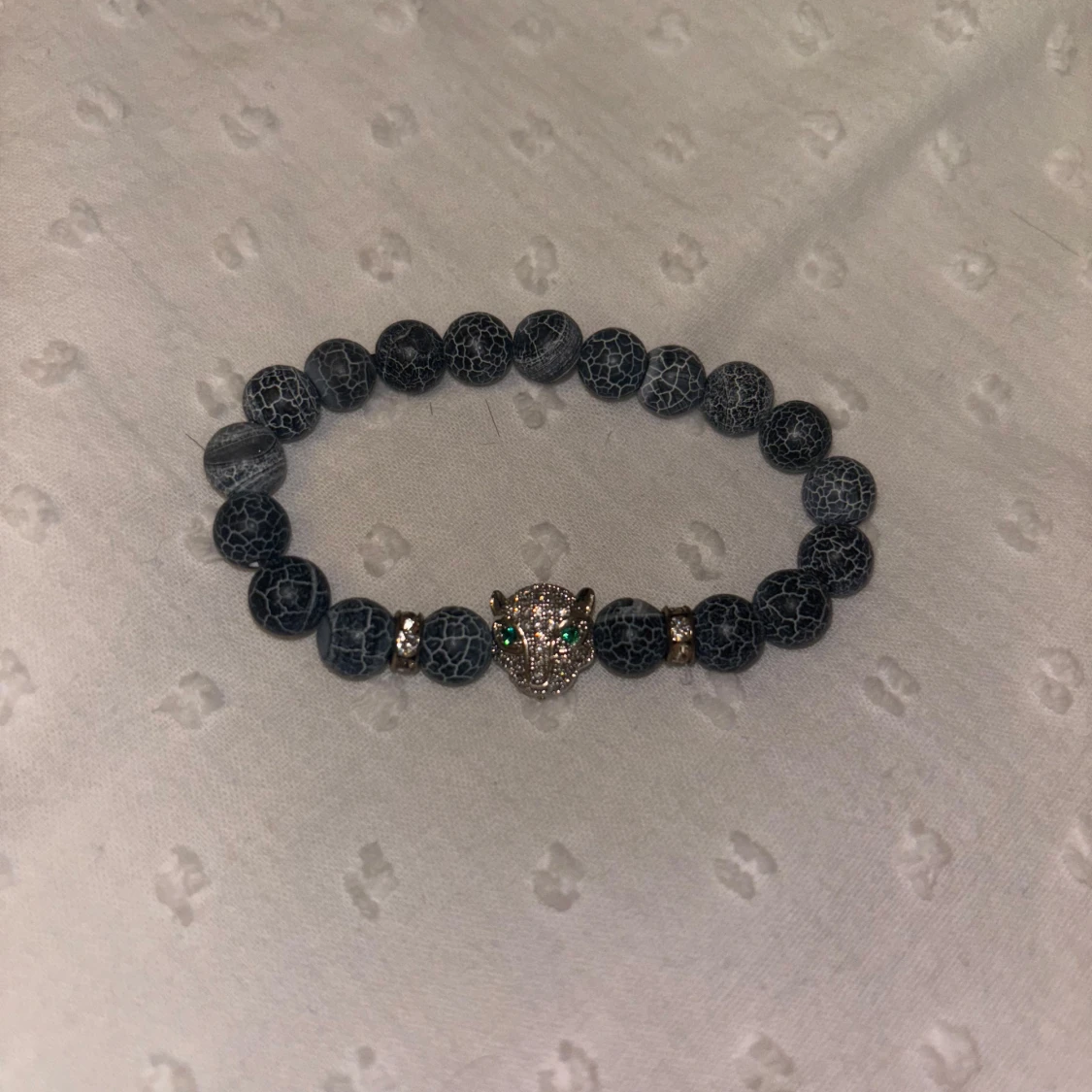 Svart pärlarmband med leopardhuvud - 3