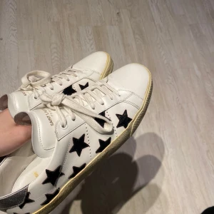 Ysel sneakers - Jag säljer nu mina sällsynta Ysel sneakers i mycket bra skick. Storlek 42 men kan passar 43. Hör gärna av er vid eventuella funderingar. 