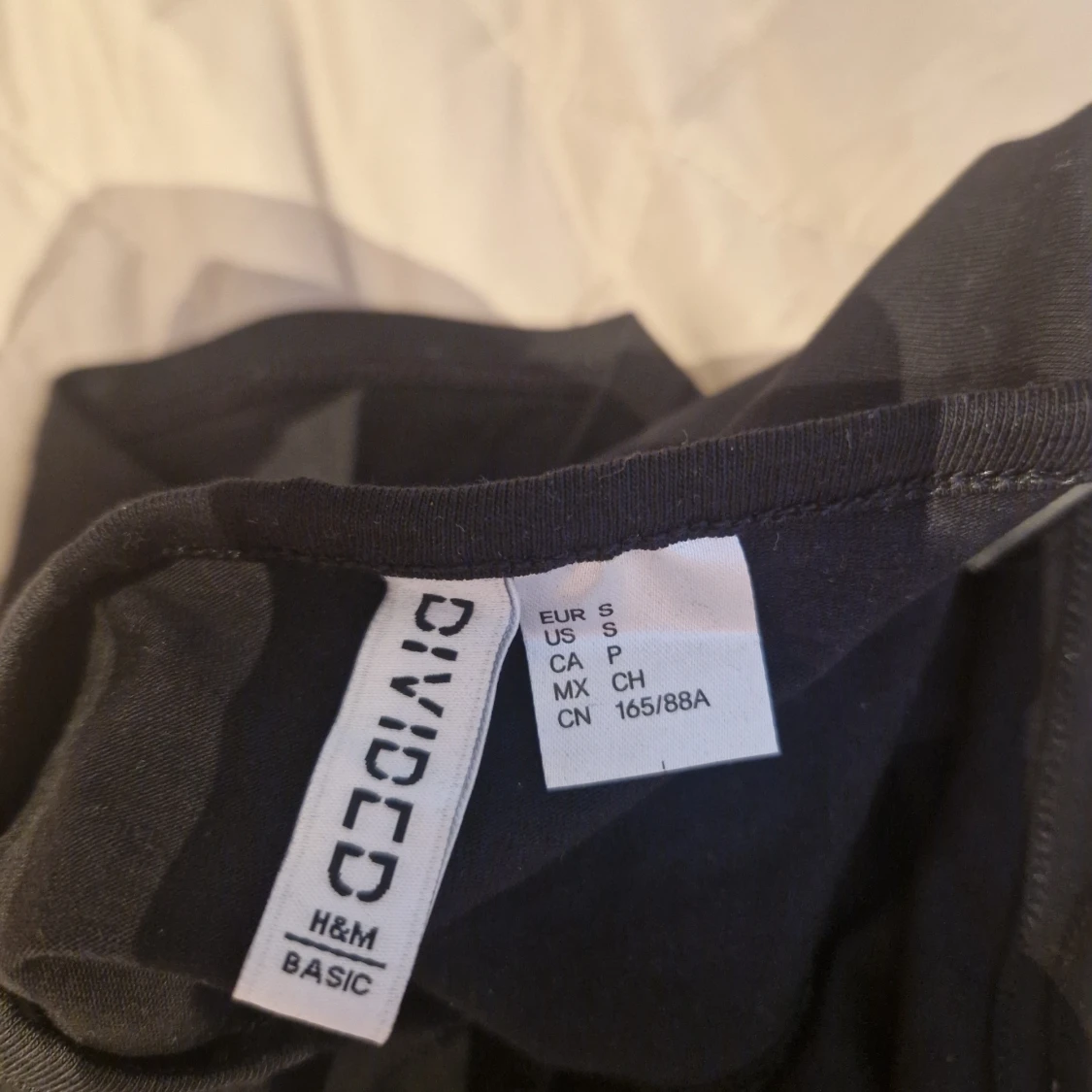 Svart croppad linnetopp från H&M  - 1