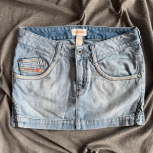 Lågmidjad diesel kjol - Perfekt skick, 38cm midjemått