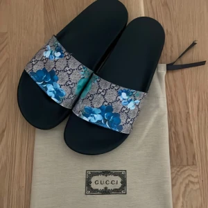 Gucc1 tofflor - Skriv privat för mer information :)