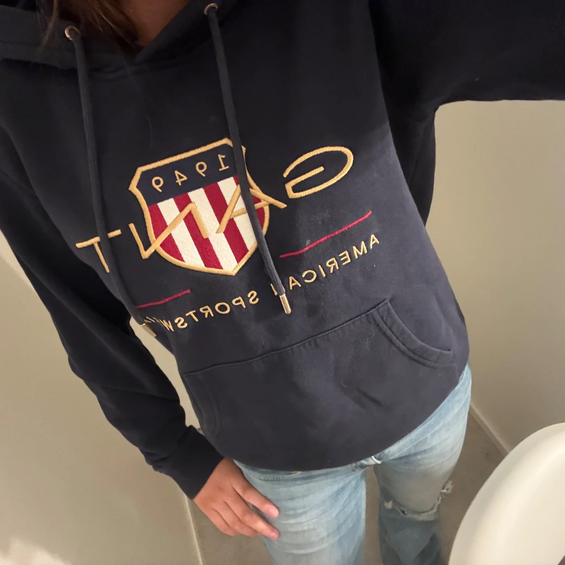 Mörkblå hoodie