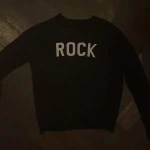 Zadig o volitaire tröja ! 💓  - Säljer min jätte fina Zadig tröja som jag älskar men tyvärr har den blivit förliten med tiden därför väljer jag att sälja tröjan. Den har inga hål eller fula märken på nått sätt o är nästan precis som ny då jag verkligen tagit hand om den 💓 pris kan självklart diskuteras så skriv privat! 💓