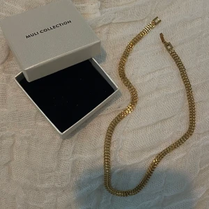 Halsband Muli Collection  - Säljer detta så fina halsband från Muli 💛 Inga defekter! Låda medföljer 🌸