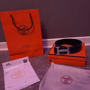 H bälte - Helt nytt och aldrig använt. Allt på bilden medföljer