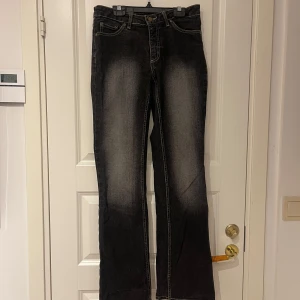 Gråa jeans  - Strechiga o snygga jeans