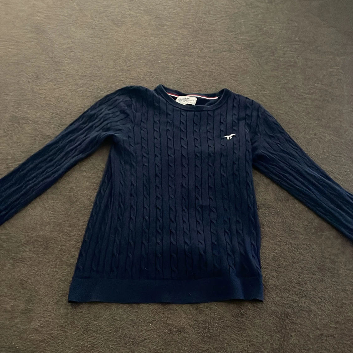Mörkblå kabelstickad tröja från Hampton Republic st 170