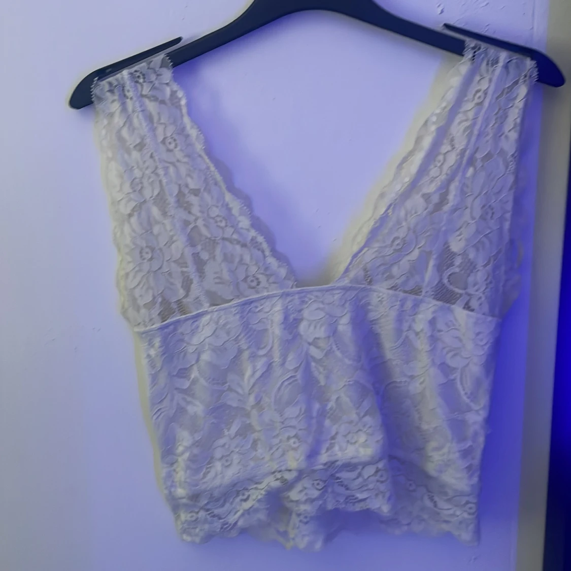 Vit spetsig linnetopp från Amisu - 1