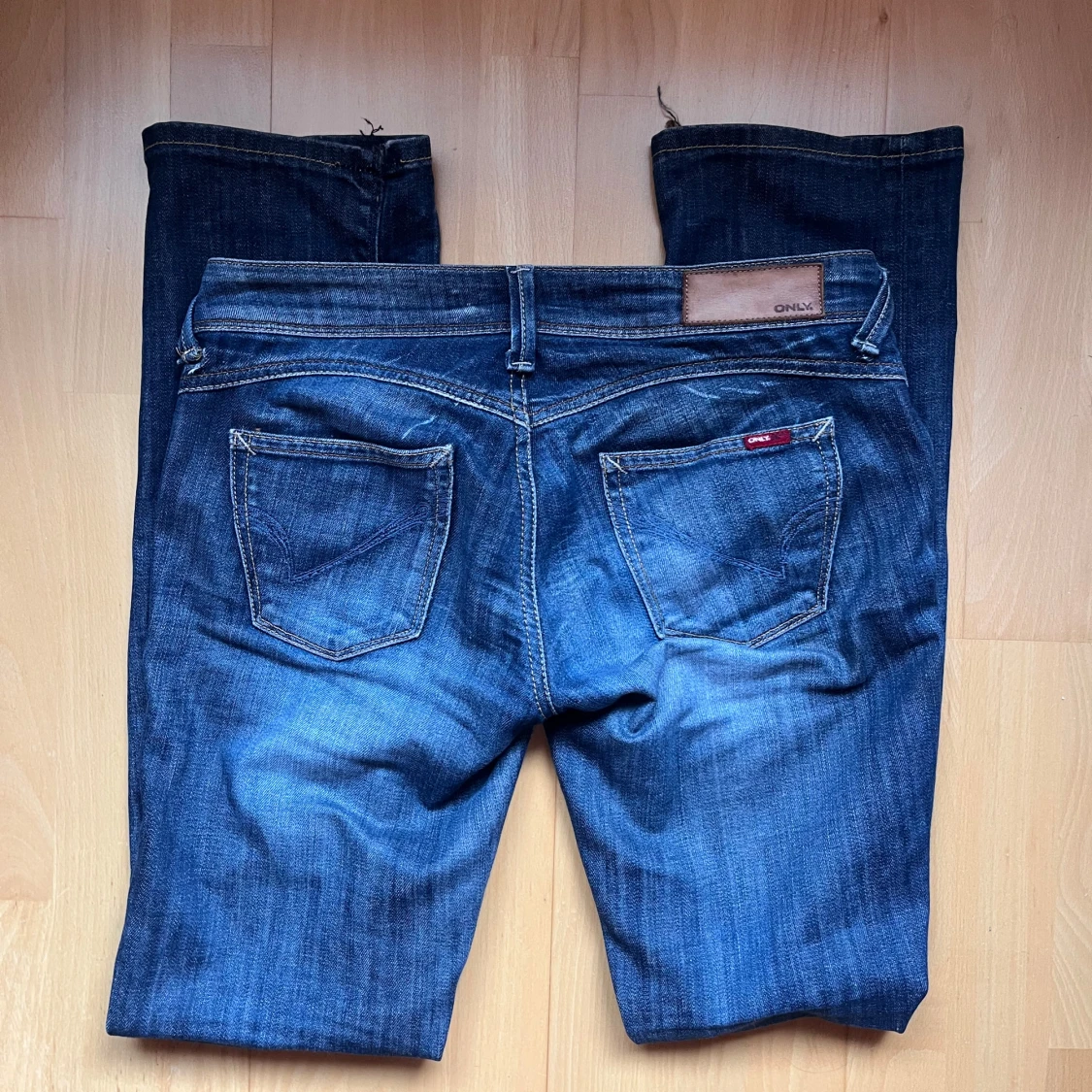 Blå lågmidjade jeans från Only - 3