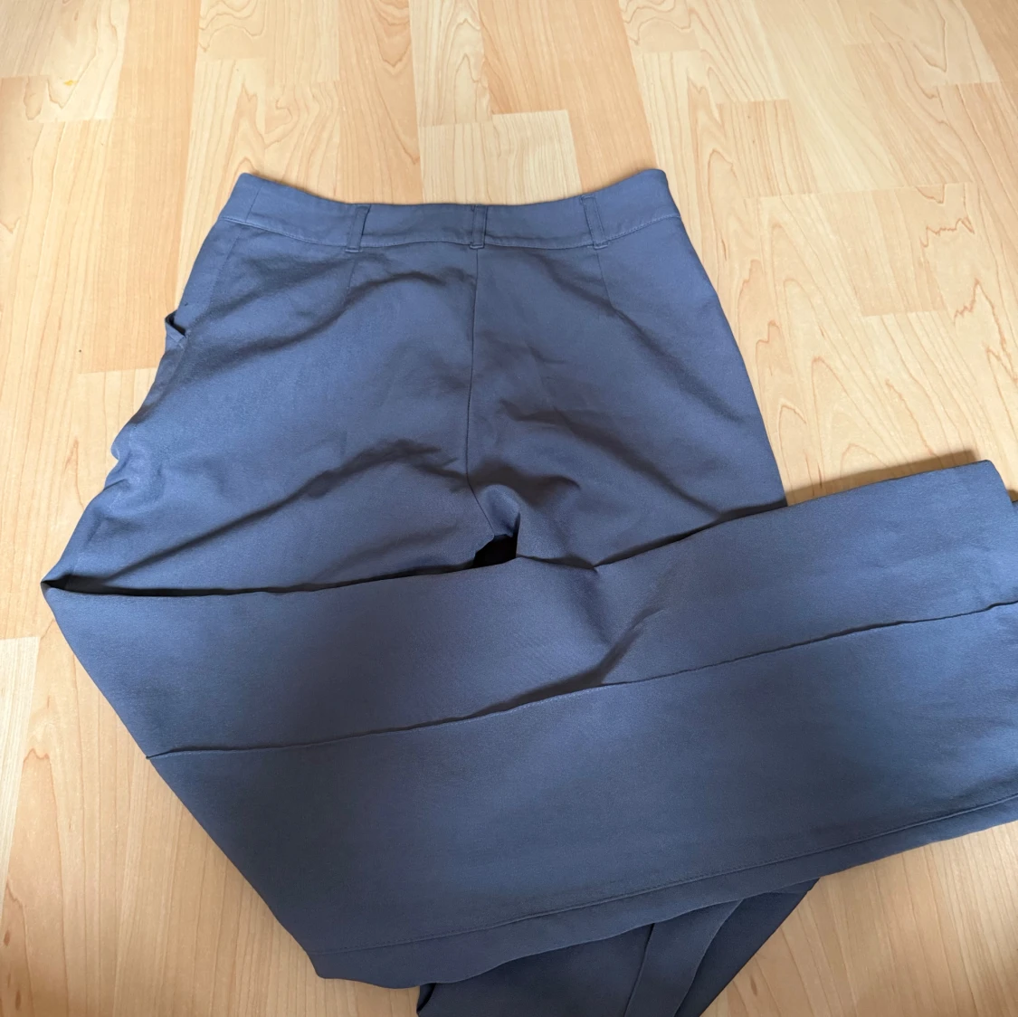 Grå wide kostymbyxor från Madlady - 1