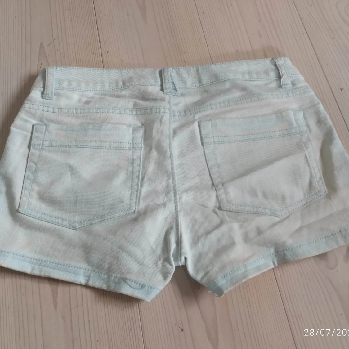 Ljusblå lågmidjade jeansshorts  - 1