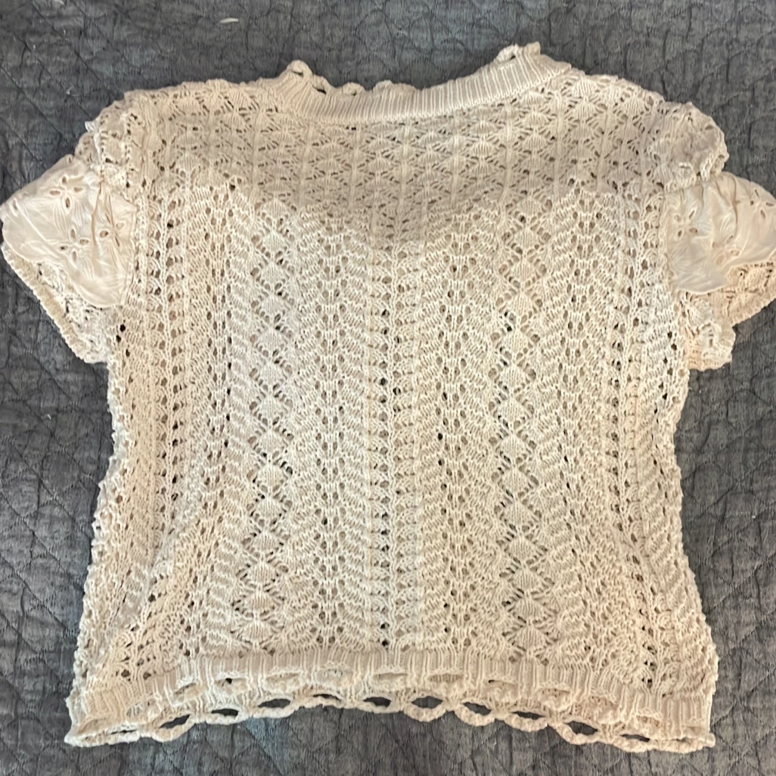 Vit stickad blus med volang från Zara - 1