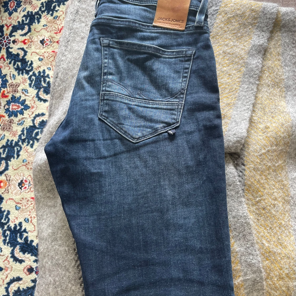 Mörkblå jeans från Jack & Jones 