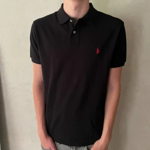 Ralph Lauren polo - Säljer en piké från Polo Ralph Lauren. Den är i ny skick utan defekter.