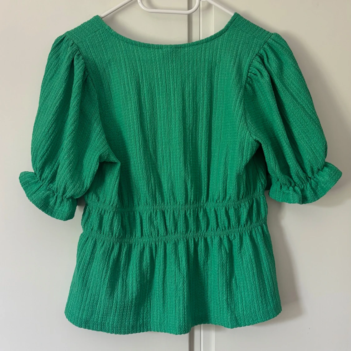 Grön blus med knyt från Gina Tricot - 1