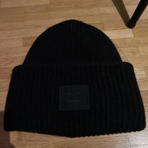 Acne Studios mössa - Bara använd en gång så i nyskick!💗