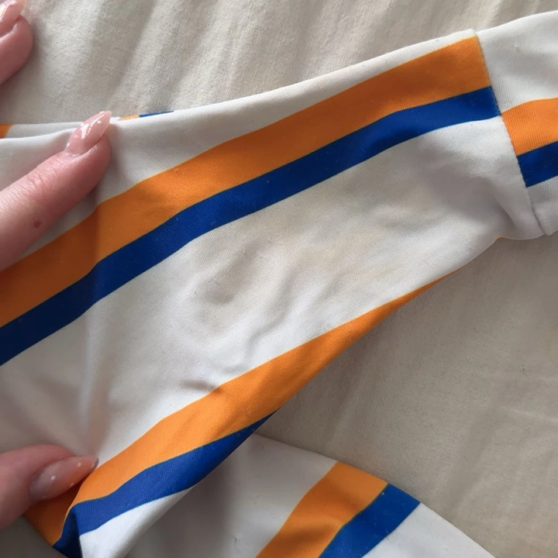 Randig bikini i vitt, orange och blått - 1