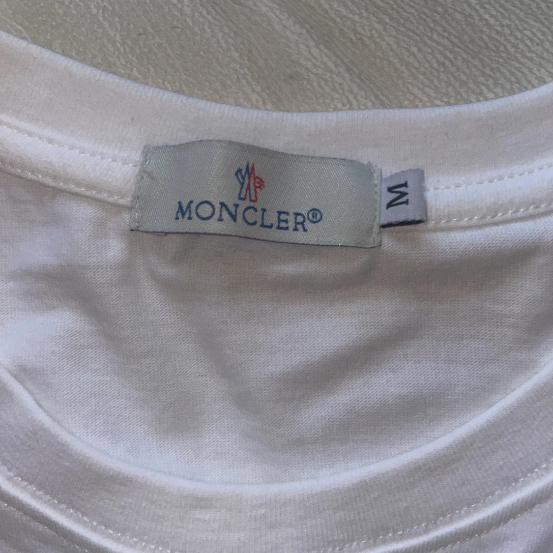 Vit Moncler t-shirt kvitto finns - 1