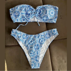 bikini set - Säljer endast tillsammans aldrig kommit till användning i storlek S
