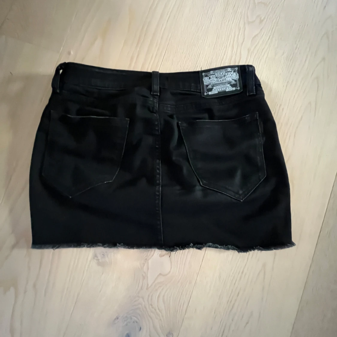 Svart låg midjad jeanskjol  - 1