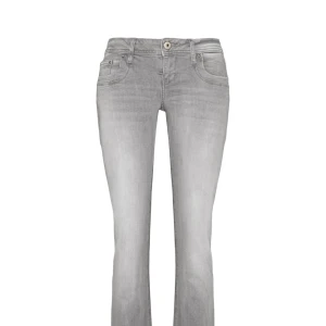 Grå jeans LTB Valerie Bootcut  - Snygga ljusgrå jeans från LTB, modell Valerie. De är i bootcut och låg midja. 🩶