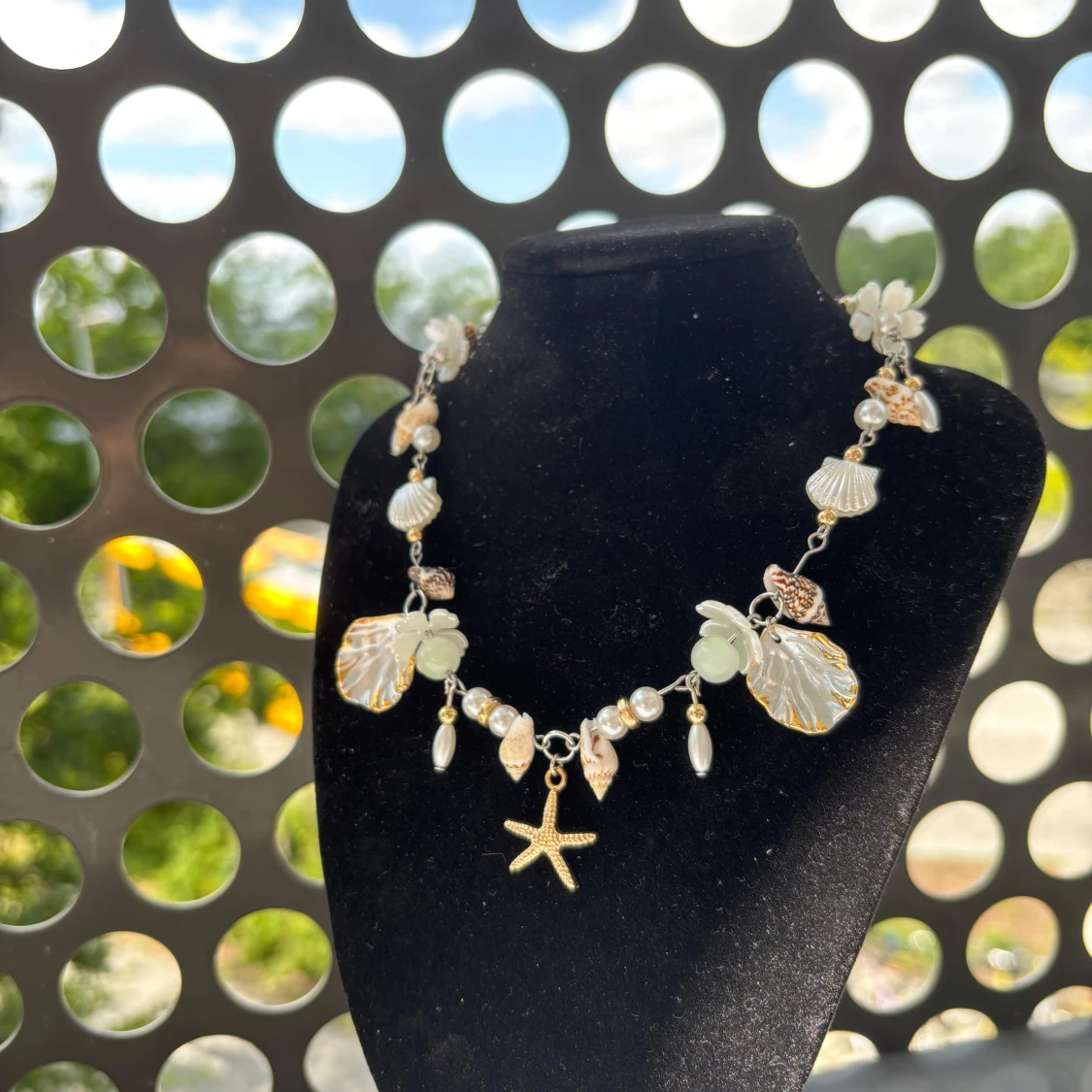 Halsband med snäckor och stjärna