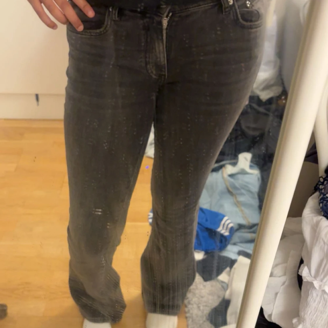 gråa bootcut jeans