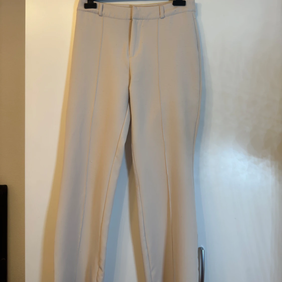 Beiga kostymbyxor från Madlady - 2