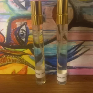 Lush splitpaket  - Välj 2 stycken 10 ml. Dessa dofter finns: Vanillary, Honey I washed the kids, Avocado co-wash, Sticky dates,Sex bomb, The comforter
