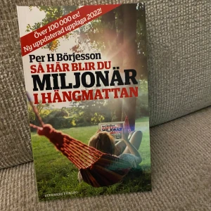 Så här blir du miljonär i hängmattan - Vill du bli miljonär utan att anstränga dig? Den här boken ger dig enkla och smarta tips om sparande och investeringar, perfekt för dig som vill få koll på ekonomi och framtid. Inspirerande och lättläst för unga vuxna som vill ta kontroll över sin ekonomi.