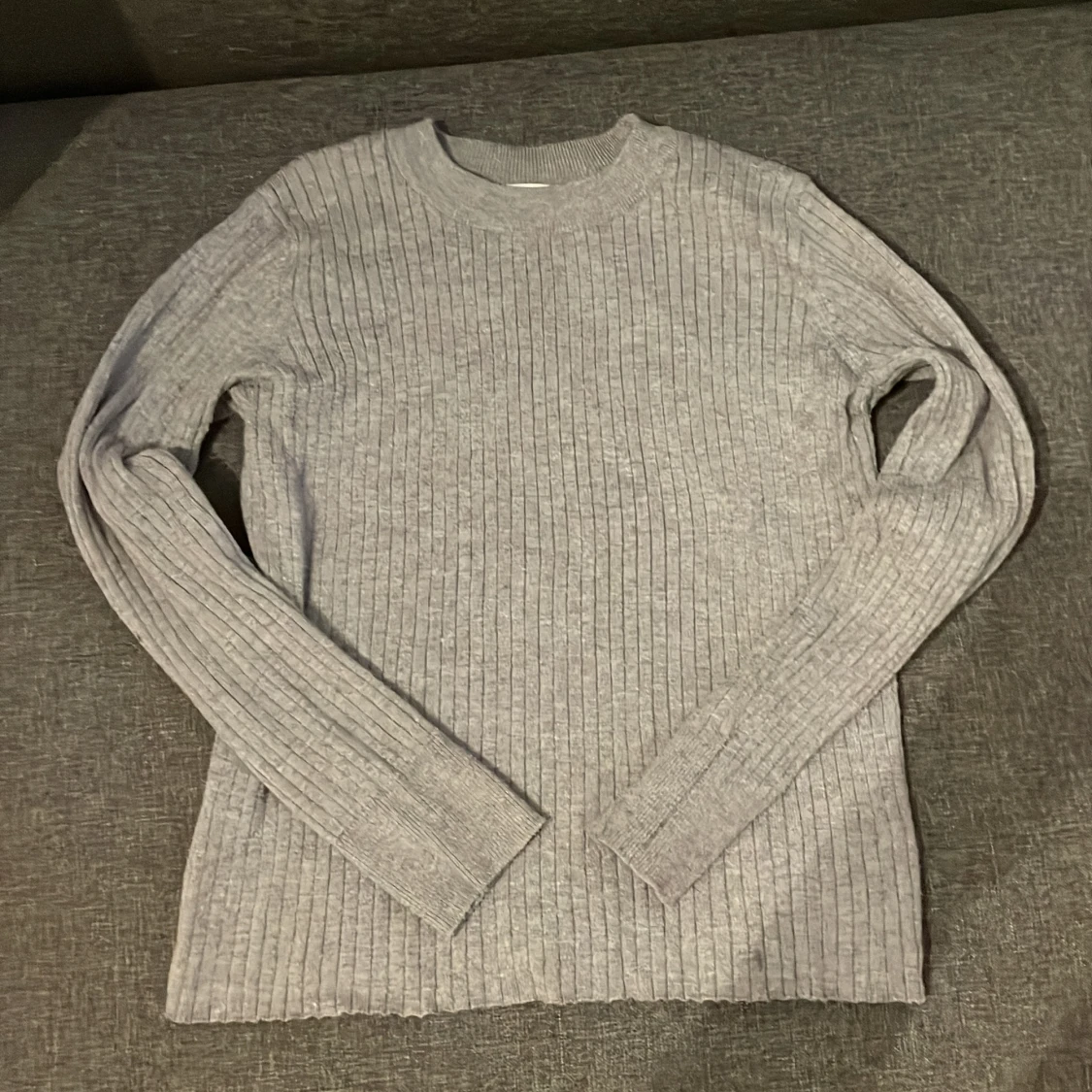 Grå långärmad tröja
