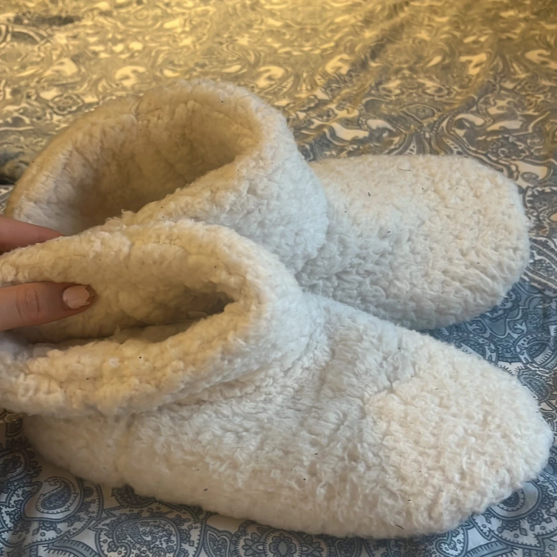 Vita fluffiga mystofflor storlek 40-41 - 3