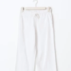 Vita linnebyxor med snörning - Aldrig använda snygga och luftiga vita linnebyxor köptes för 300 säljer för att de är för korta.